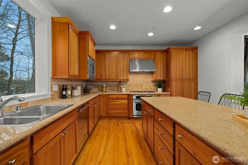 Property photo for 1717 100th Avenue Ne, Bellevue photo 17
