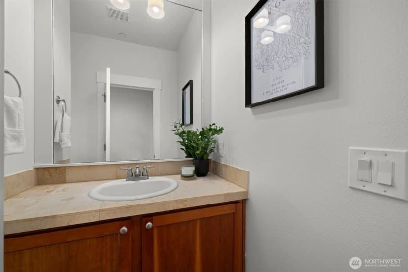 Property photo for 1717 100th Avenue Ne, Bellevue photo 6