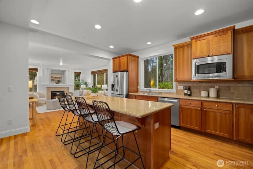 Property photo for 1717 100th Avenue Ne, Bellevue photo 16