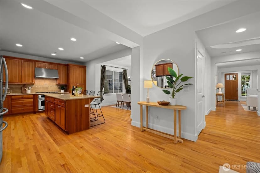 Property photo for 1717 100th Avenue Ne, Bellevue photo 19