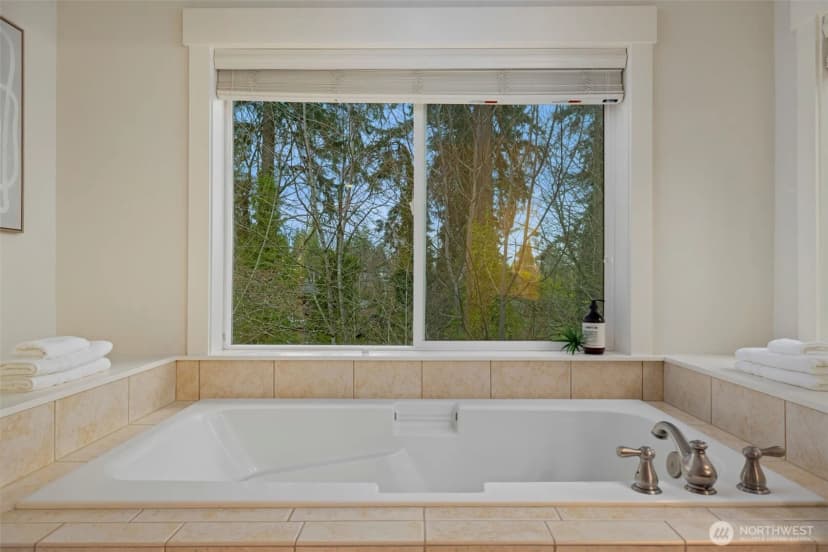 Property photo for 1717 100th Avenue Ne, Bellevue photo 28