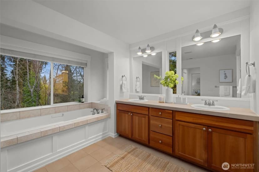 Property photo for 1717 100th Avenue Ne, Bellevue photo 27