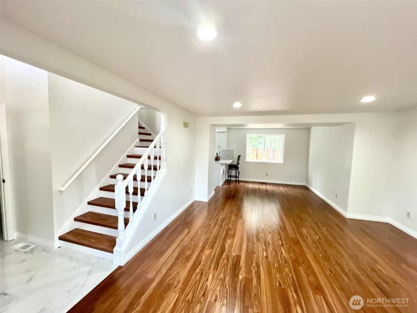 Property photo for 10900 Se 219th Place, Kent photo 8