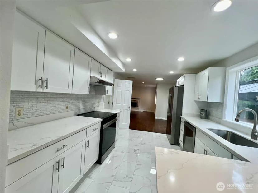 Property photo for 10900 Se 219th Place, Kent photo 7