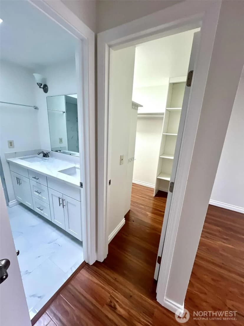 Property photo for 10900 Se 219th Place, Kent photo 22