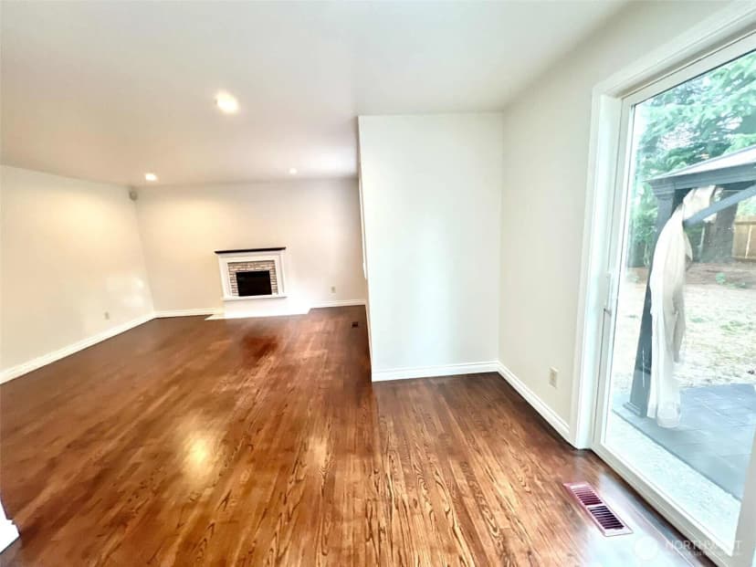 Property photo for 10900 Se 219th Place, Kent photo 31