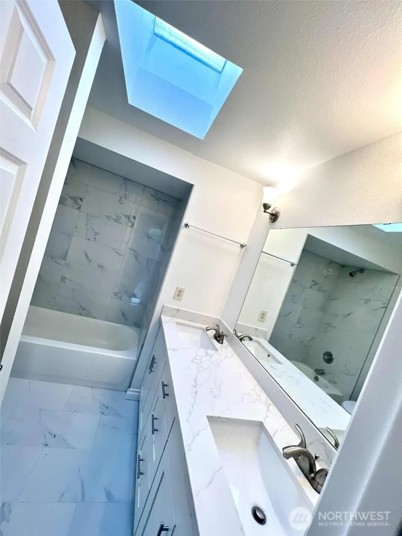 Property photo for 10900 Se 219th Place, Kent photo 34
