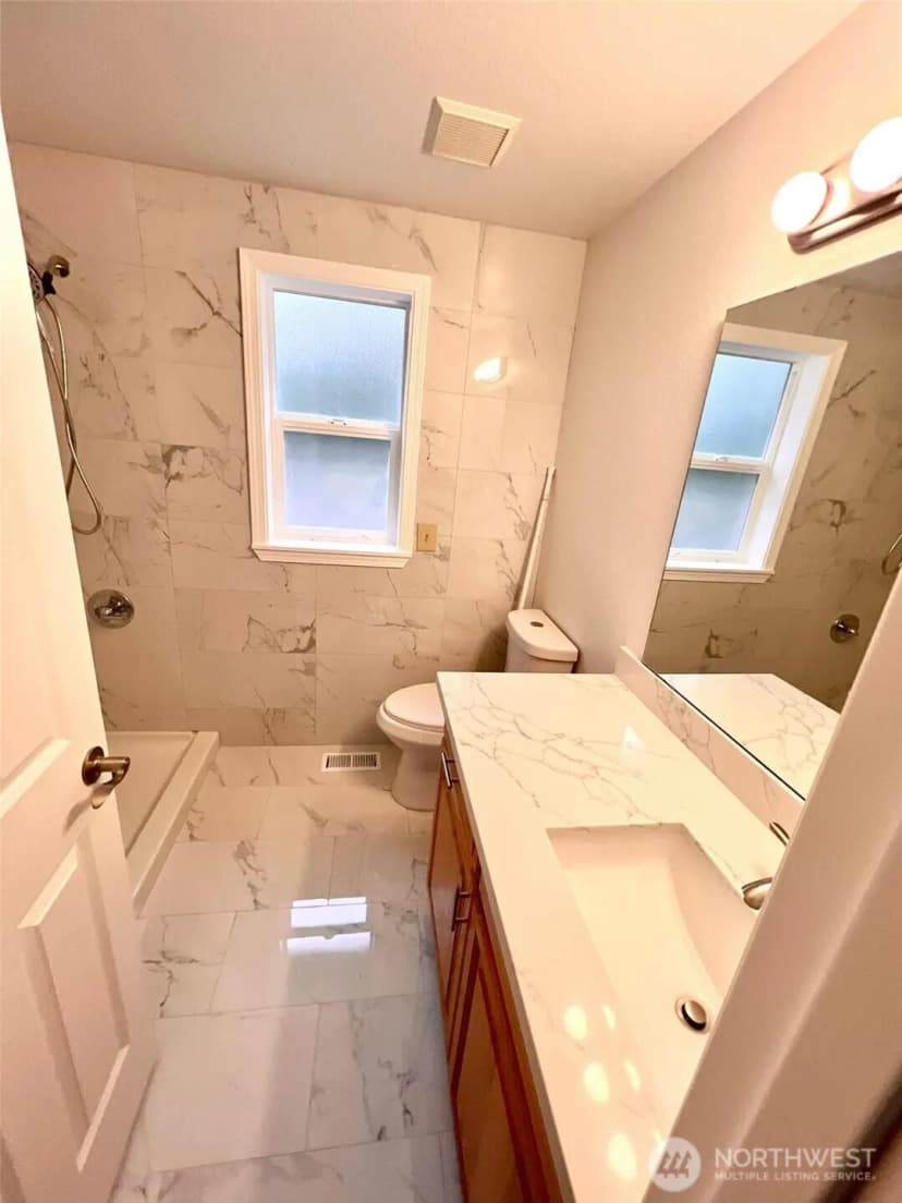 Property photo for 10900 Se 219th Place, Kent photo 9