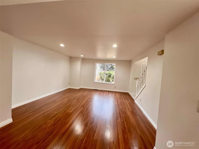 Property photo for 10900 Se 219th Place, Kent photo 17