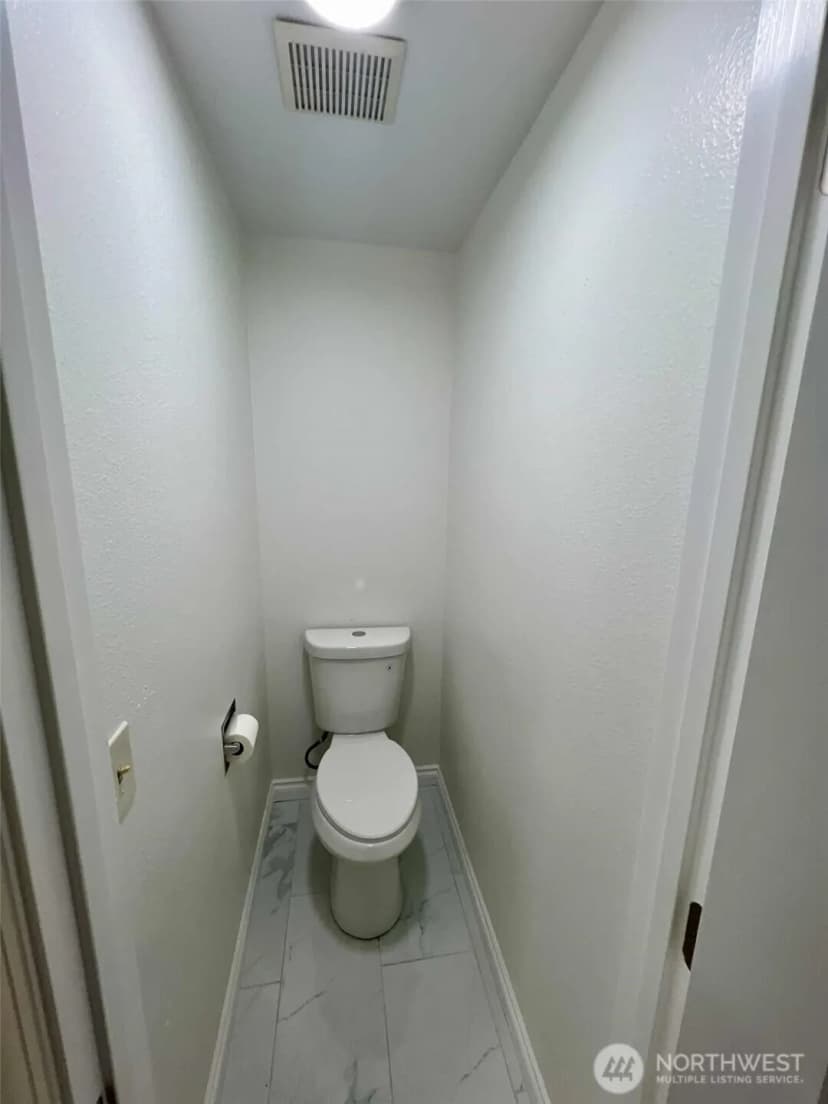 Property photo for 10900 Se 219th Place, Kent photo 12
