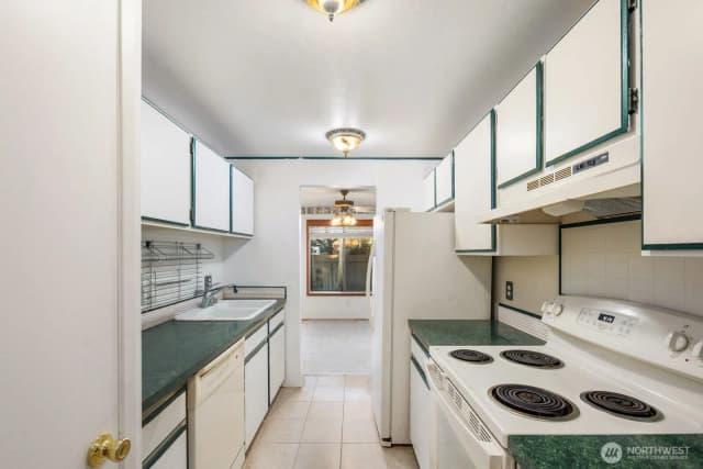 Property photo for 1414 154th Avenue Ne #4406, Bellevue photo 4