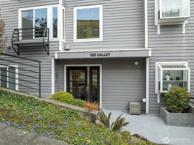 Property photo for 150 Valley Street #302, Seattle photo 3