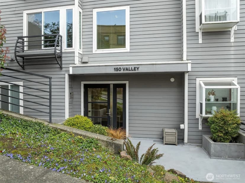 Property photo for 150 Valley Street #302, Seattle photo 3