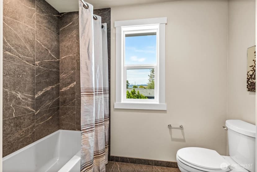 Property photo for 425 Ton-a-wan-da Avenue Ne, Tacoma photo 34
