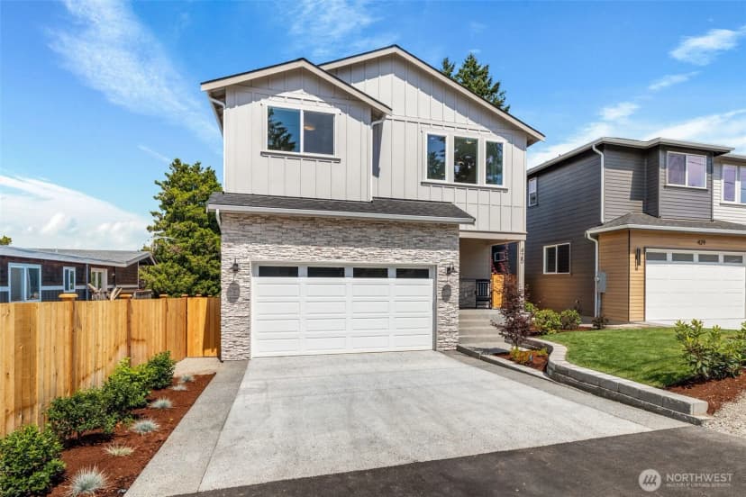 Property photo for 425 Ton-a-wan-da Avenue Ne, Tacoma photo 3