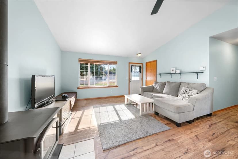 Property photo for 810 Sauk Avenue, Darrington photo 4