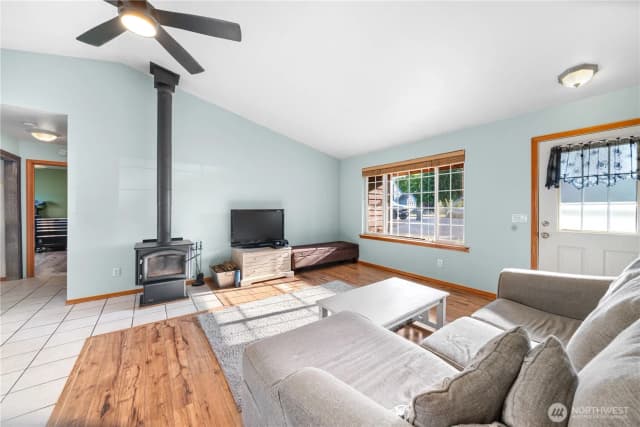 Property photo for 810 Sauk Avenue, Darrington photo 5