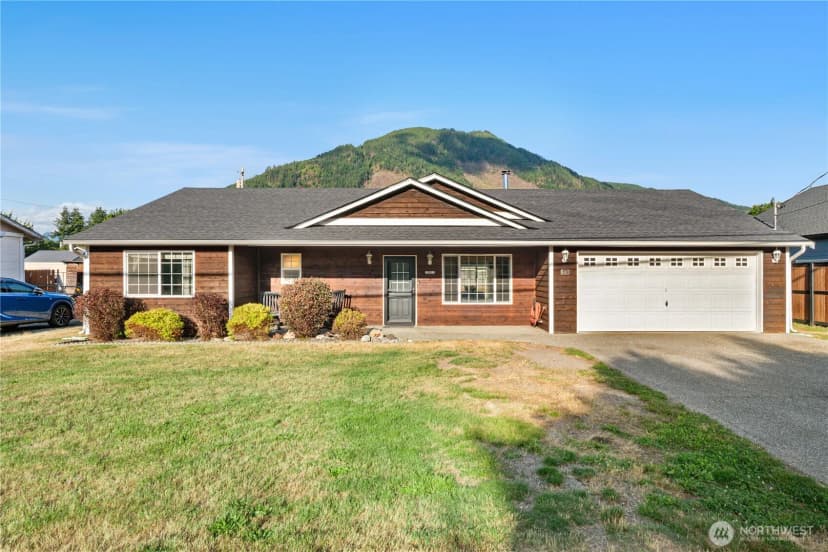 Property photo for 810 Sauk Avenue, Darrington photo 2