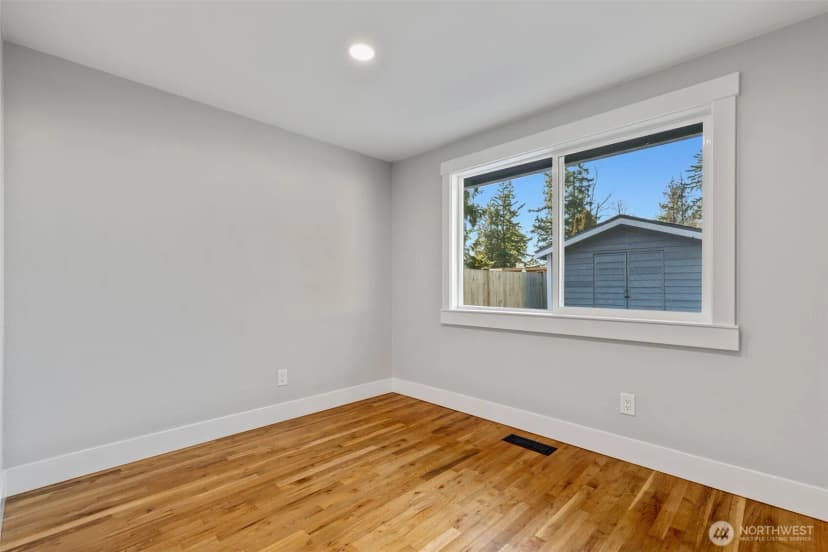 Property photo for 655 Union Ave Ne, Renton photo 16