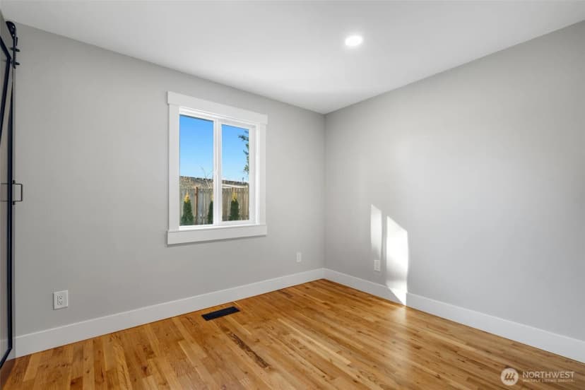 Property photo for 655 Union Ave Ne, Renton photo 13