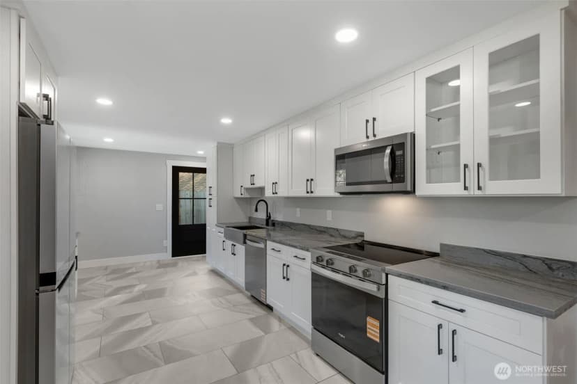 Property photo for 655 Union Ave Ne, Renton photo 6