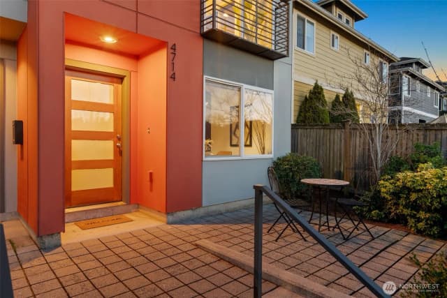Property photo for 4714 Delridge Way Sw, Seattle photo 3