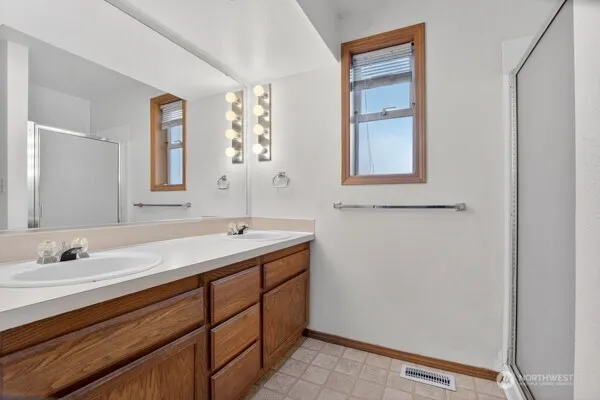 Property photo for 21622 120th Avenue Se, Kent photo 26
