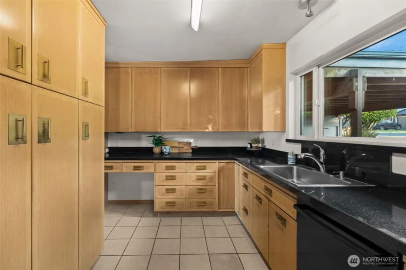 Property photo for 15233 22nd Avenue Sw, Burien photo 7
