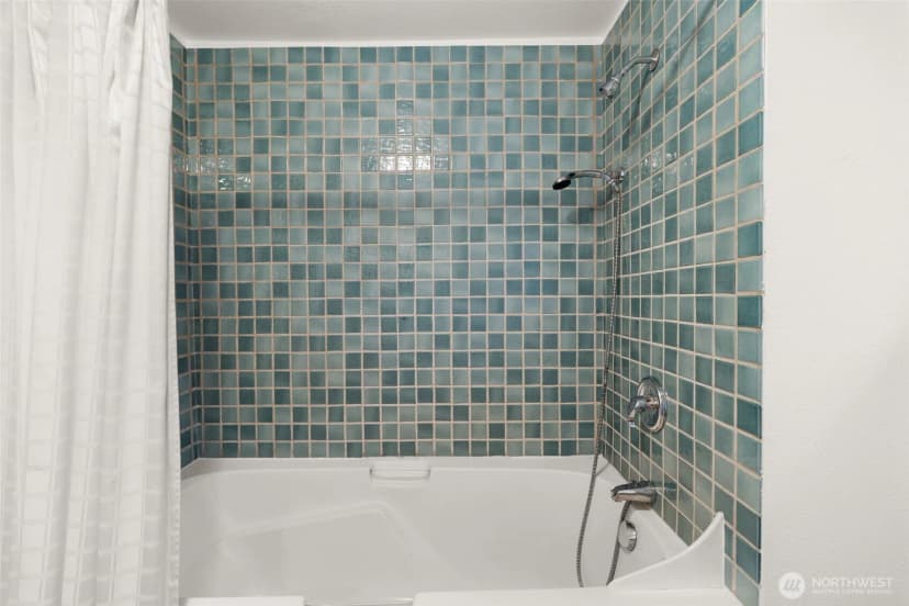 Property photo for 15233 22nd Avenue Sw, Burien photo 26