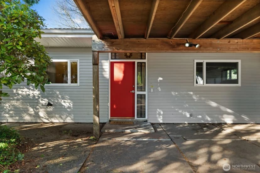 Property photo for 15233 22nd Avenue Sw, Burien photo 2