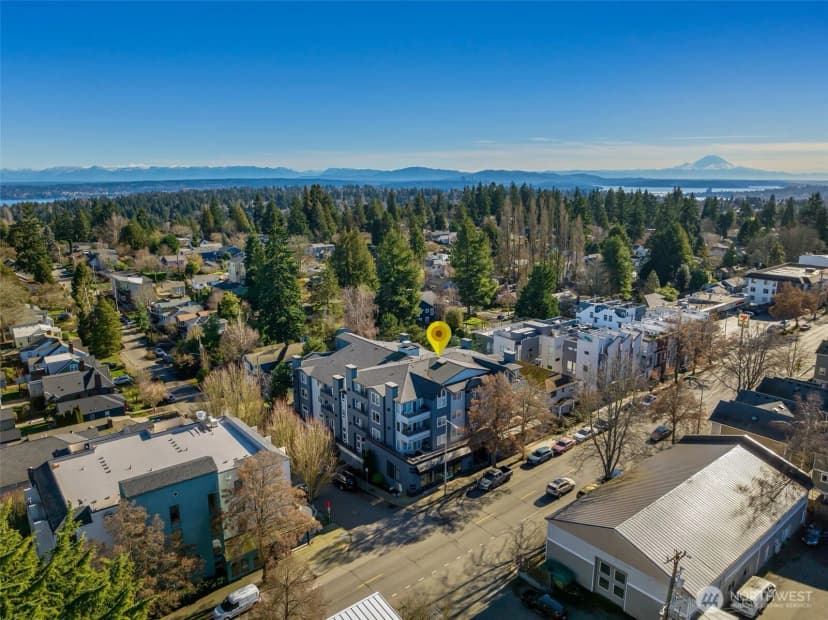 Property photo for 9222 Roosevelt Way Ne #a, Seattle photo 30