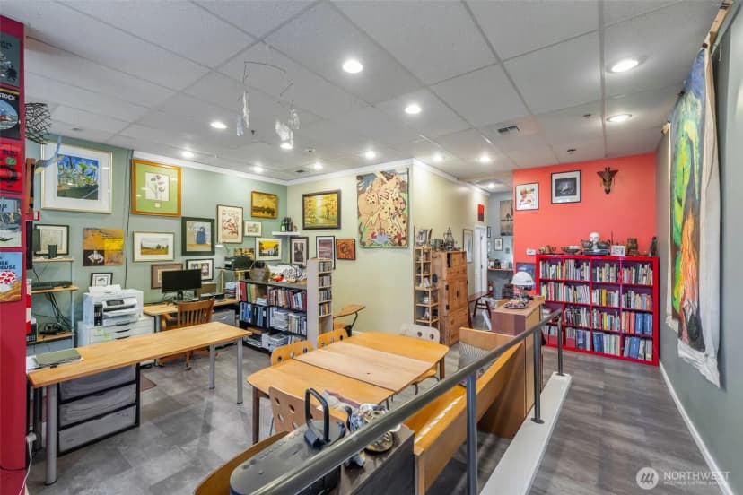Property photo for 9222 Roosevelt Way Ne #a, Seattle photo 16