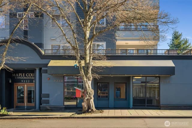 Property photo for 9222 Roosevelt Way Ne #a, Seattle photo 3