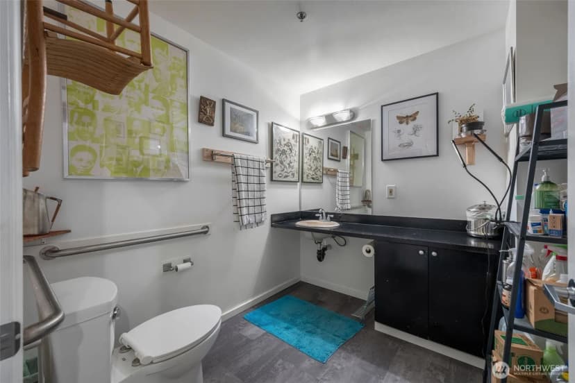 Property photo for 9222 Roosevelt Way Ne #a, Seattle photo 26