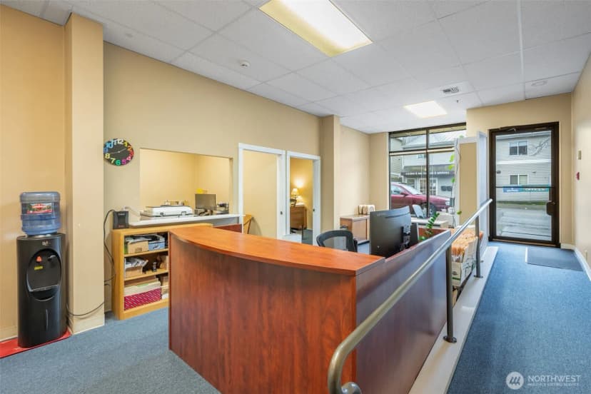 Property photo for 9222 Roosevelt Way Ne #a, Seattle photo 7