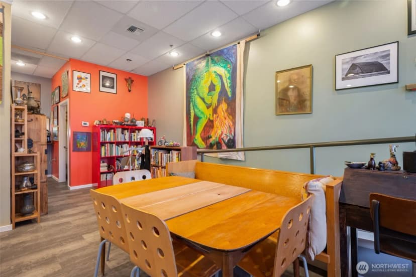 Property photo for 9222 Roosevelt Way Ne #a, Seattle photo 23
