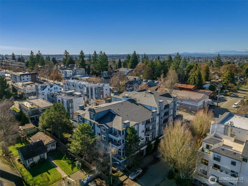 Property photo for 9222 Roosevelt Way Ne #a, Seattle photo 28