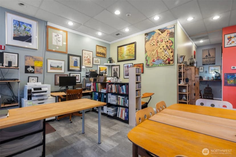 Property photo for 9222 Roosevelt Way Ne #a, Seattle photo 25