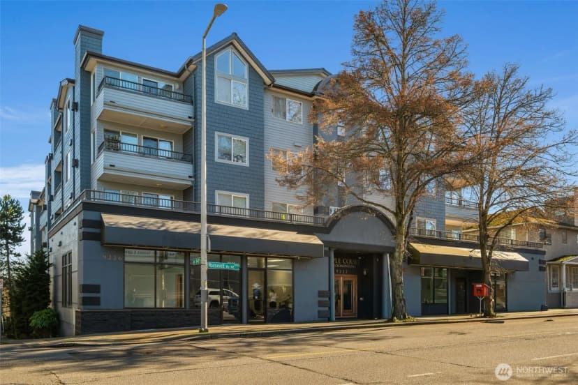 Property photo for 9222 Roosevelt Way Ne #a, Seattle photo 2