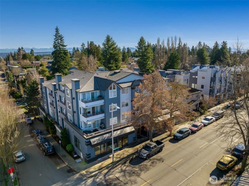 Property photo for 9222 Roosevelt Way Ne #a, Seattle photo 29