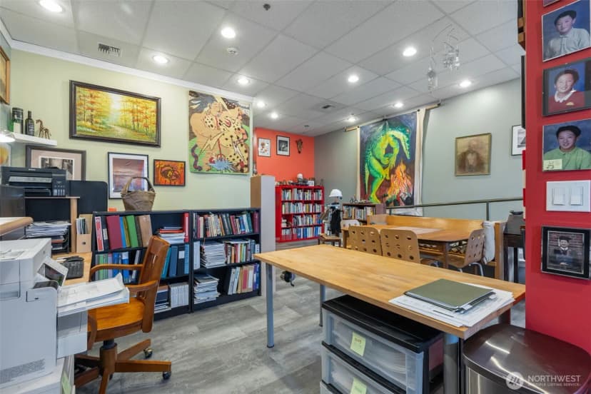 Property photo for 9222 Roosevelt Way Ne #a, Seattle photo 17