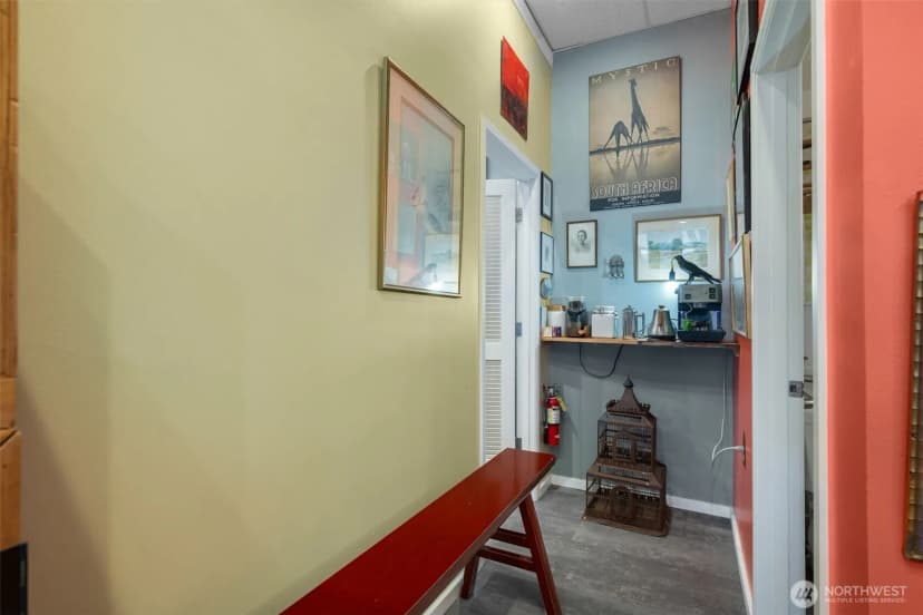 Property photo for 9222 Roosevelt Way Ne #a, Seattle photo 18