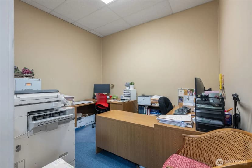 Property photo for 9222 Roosevelt Way Ne #a, Seattle photo 9