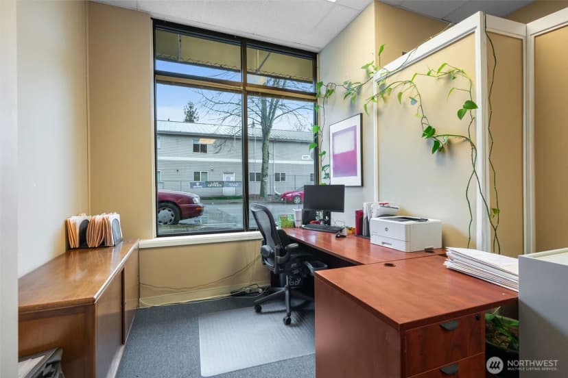 Property photo for 9222 Roosevelt Way Ne #a, Seattle photo 6