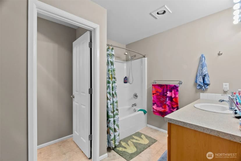 Property photo for 5823 Pennsylvania Street Se, Lacey photo 21