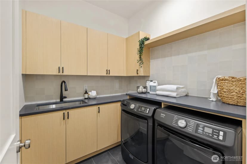 Property photo for 16654 Ne 12th Street, Bellevue photo 33