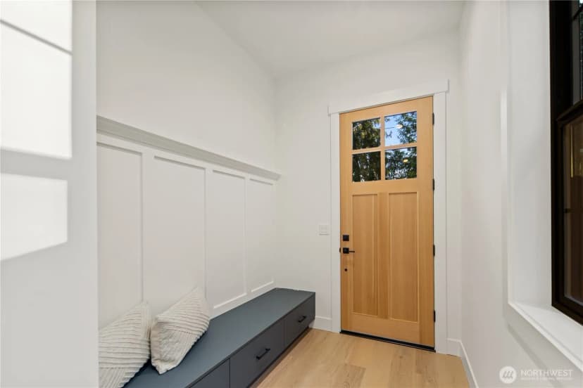 Property photo for 16654 Ne 12th Street, Bellevue photo 4
