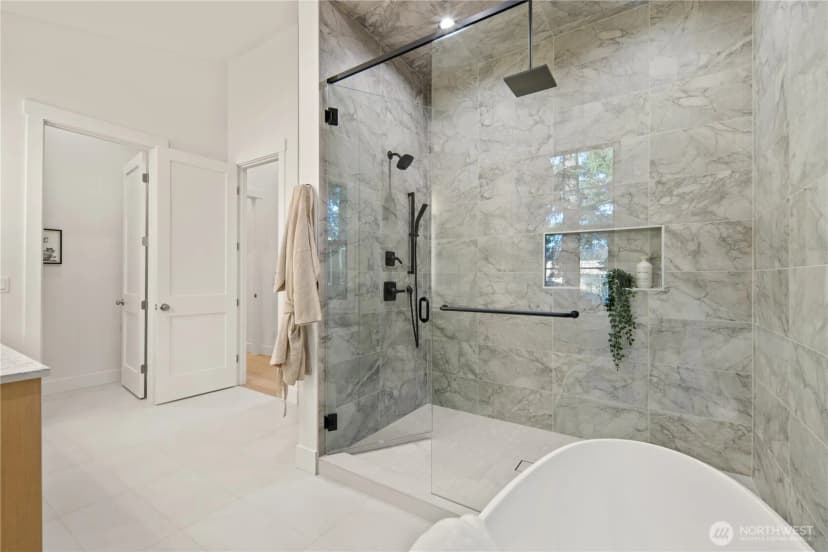 Property photo for 16654 Ne 12th Street, Bellevue photo 28
