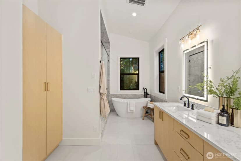 Property photo for 16654 Ne 12th Street, Bellevue photo 25