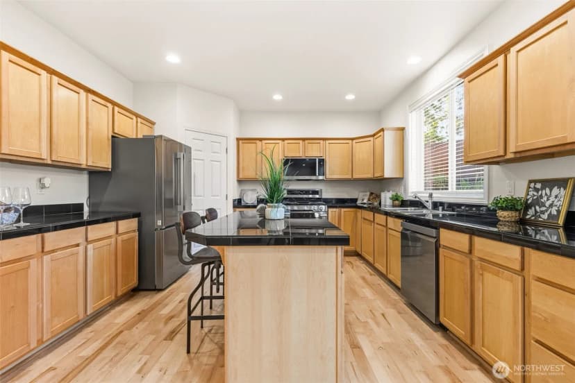 Property photo for 2017 Ne 24th Place, Renton photo 9